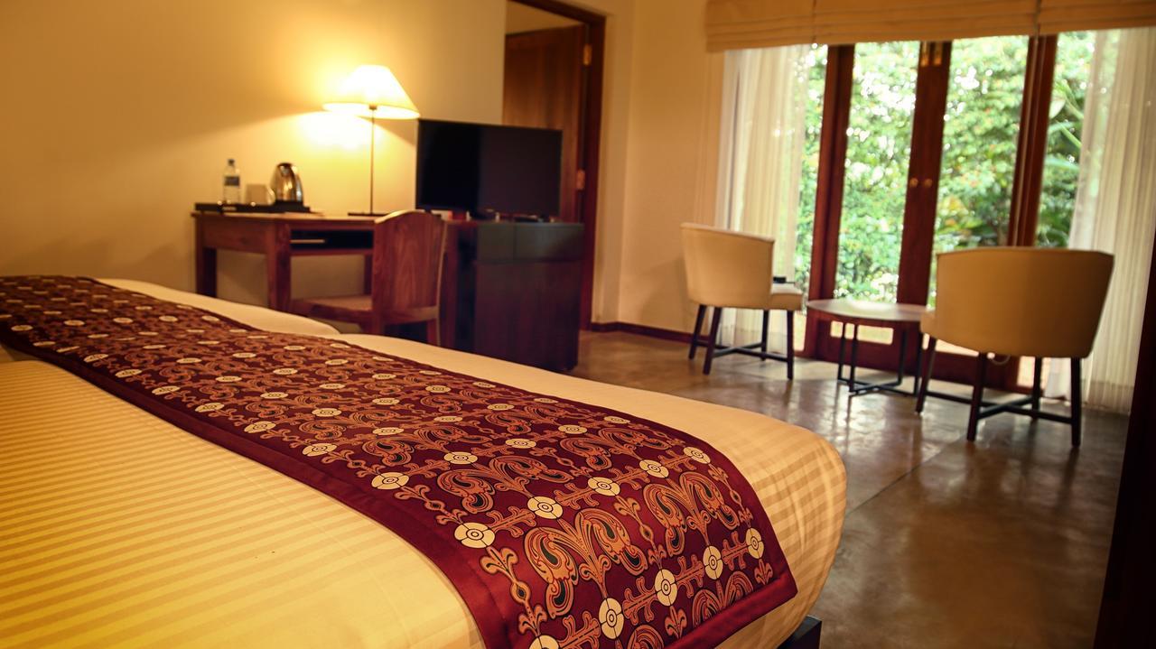 Kings Pavilion Luxury Hotel Канди Экстерьер фото